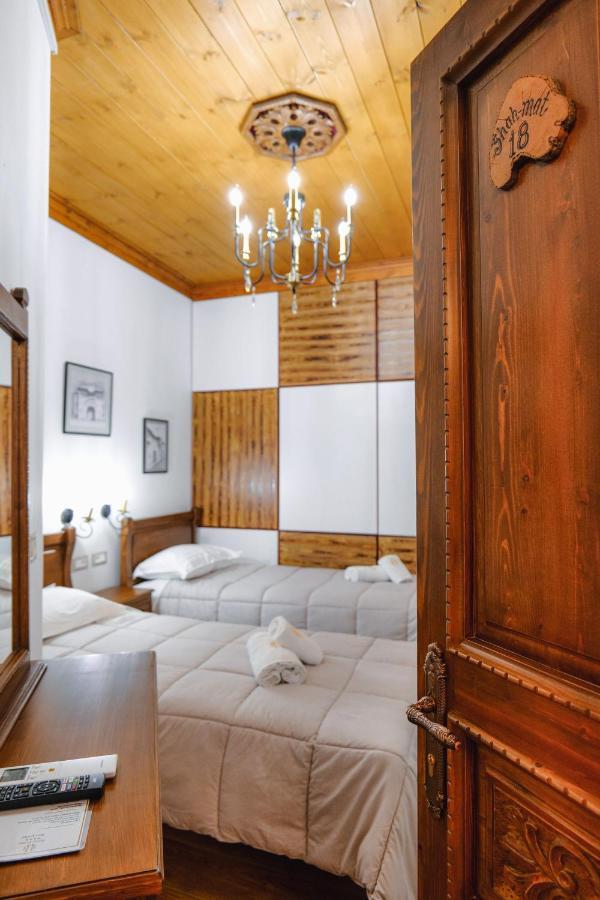 Hotel Bineri Gjirokastër Buitenkant foto