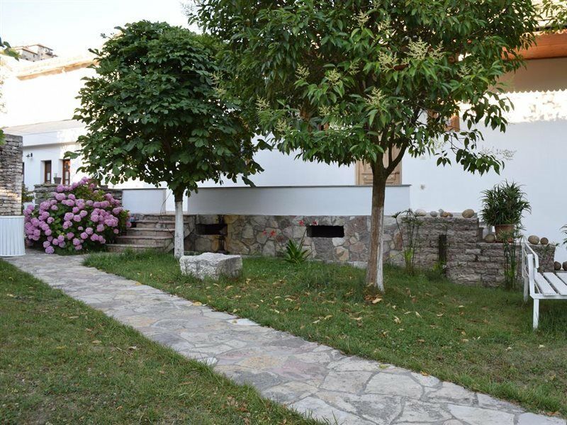 Hotel Bineri Gjirokastër Buitenkant foto